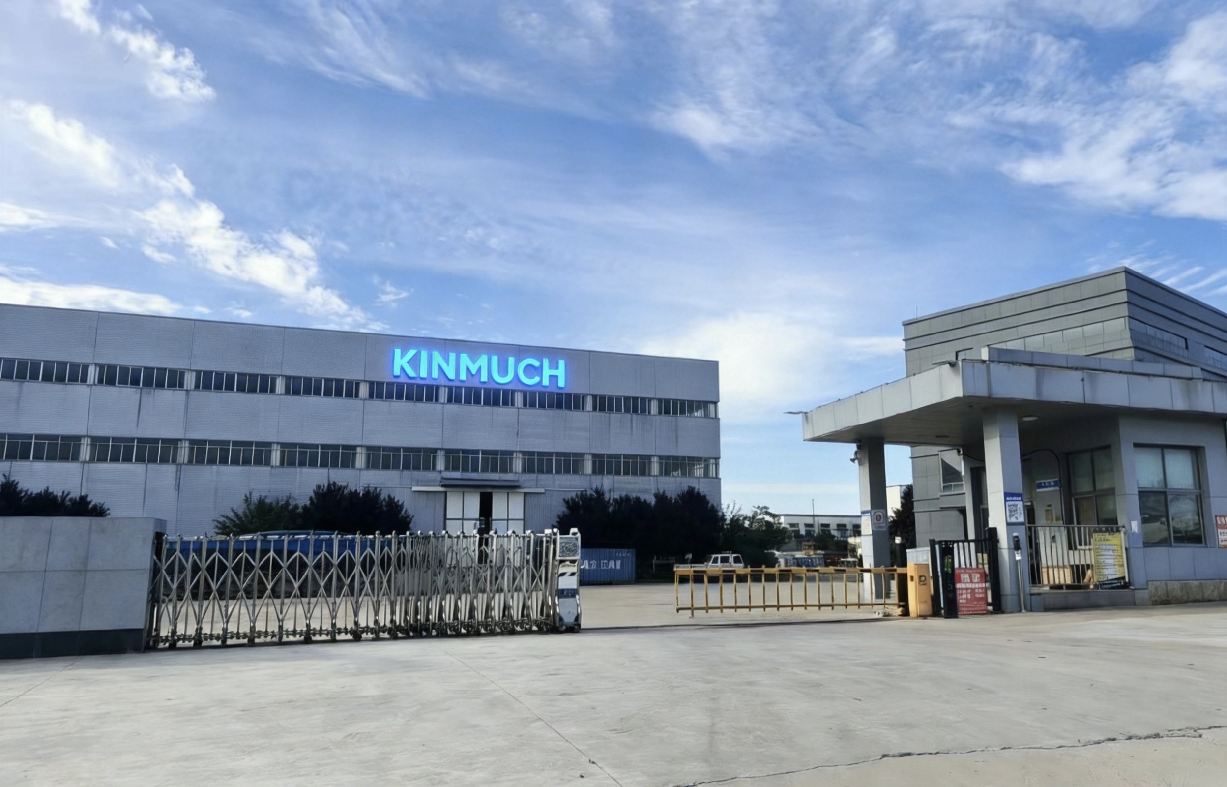 KINMUCH advanced manufacturing facility for disposable spray paint cups and precision injection molded automotive plastic products.